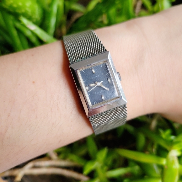 Vintage Silver Timex England Watch - Picture 5 of 12